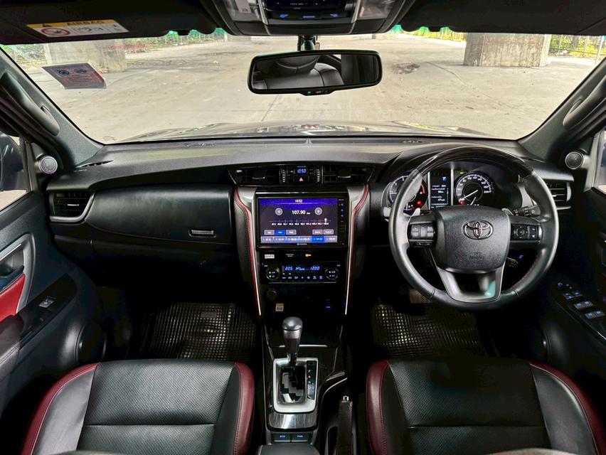 ขายรถ Toyota Fortuner Legender 2.4 2WD ปี 2022 สีดำ เกียร์ออโต้ 15