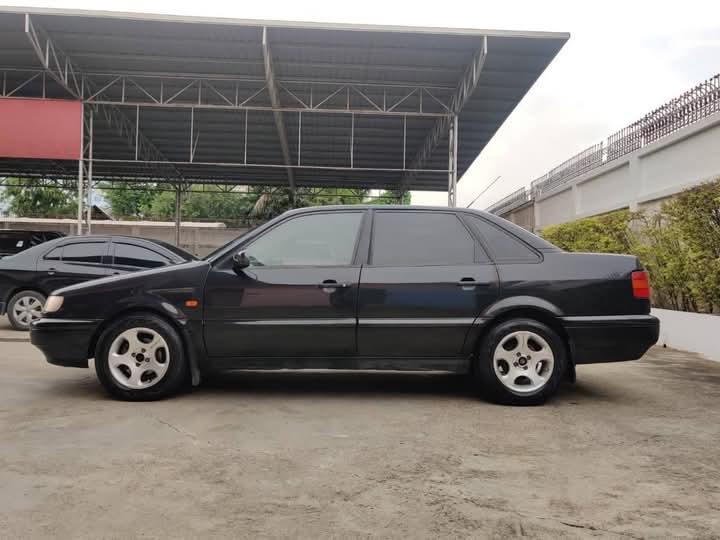 Volkswagen Passat สีดำ ปี 1997 4