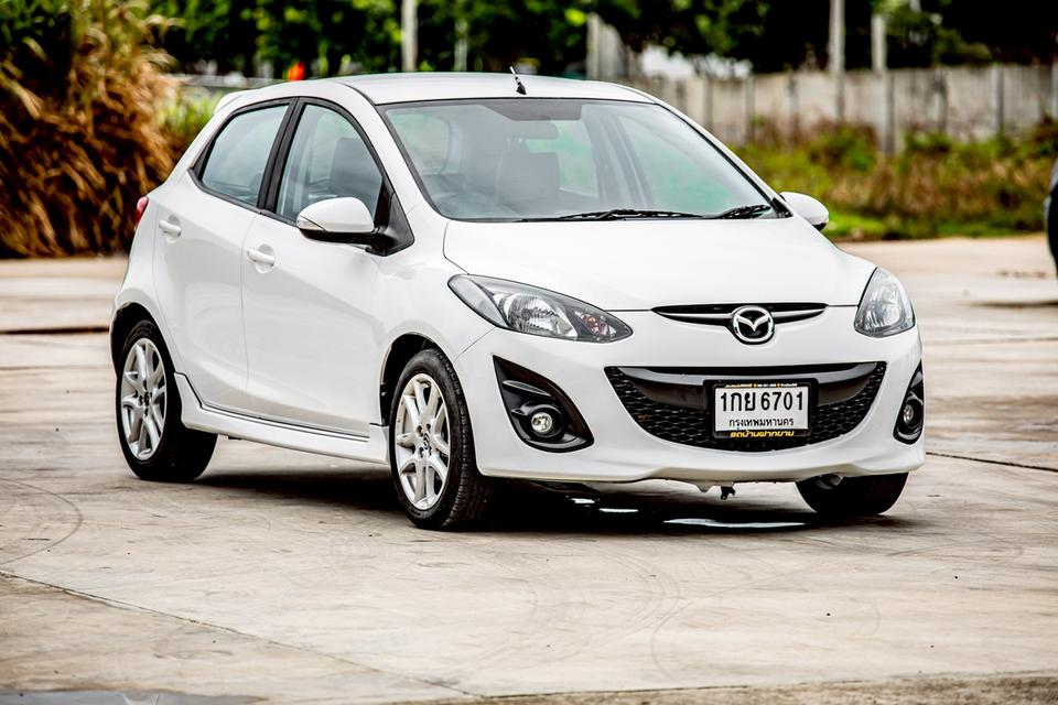 Mazda2 1.5 Spirit Sport สีขาว ปี 2013 มือเดียวป้ายแดง