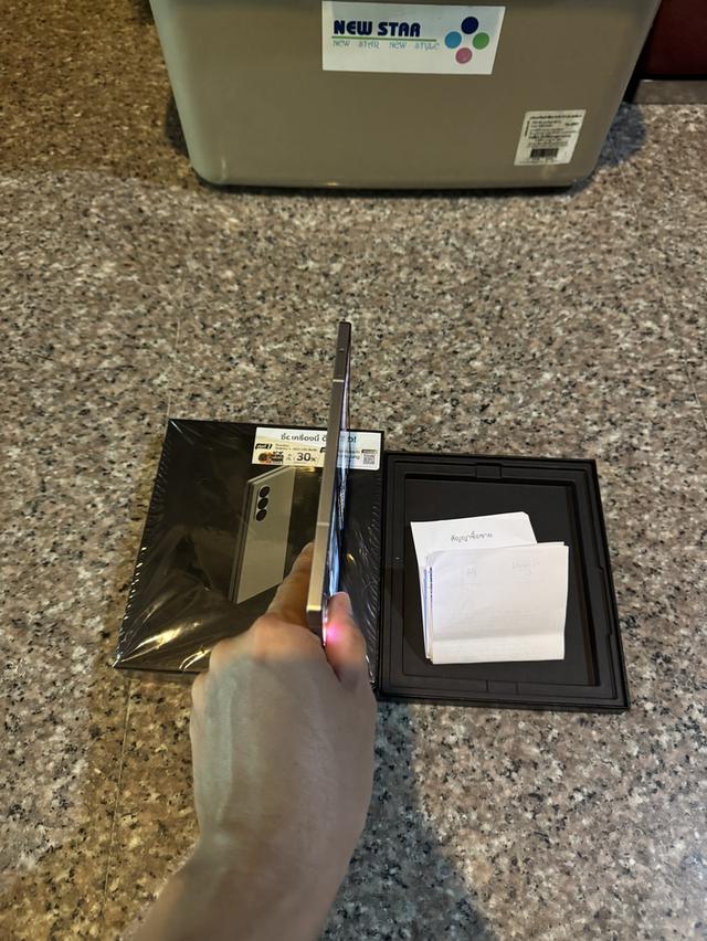 ขายๆๆๆถูกSamsungFold6สีใหม่หายากมากSilver Shadow 512กิ๊กยกกล่องอีมี่ตรงอุปกรยังไม่แกะใช้ใบเสร็จอยู่ครบๆ ( มือ1 ราคา เกือบ 65000 บาทเลย ) สูนTrueสภาพสว รูปที่ 5