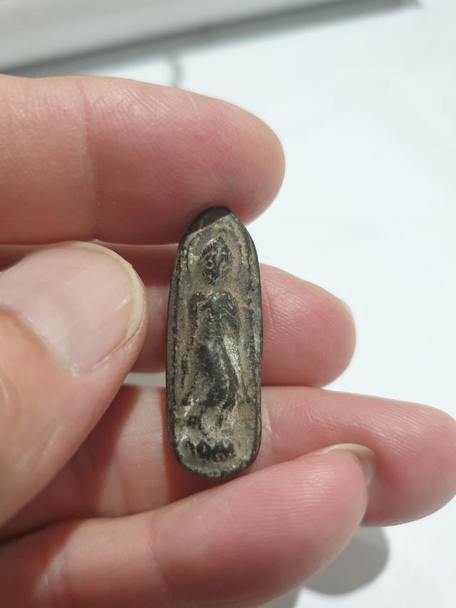 พระกรุเนื้อดินปางลีลา