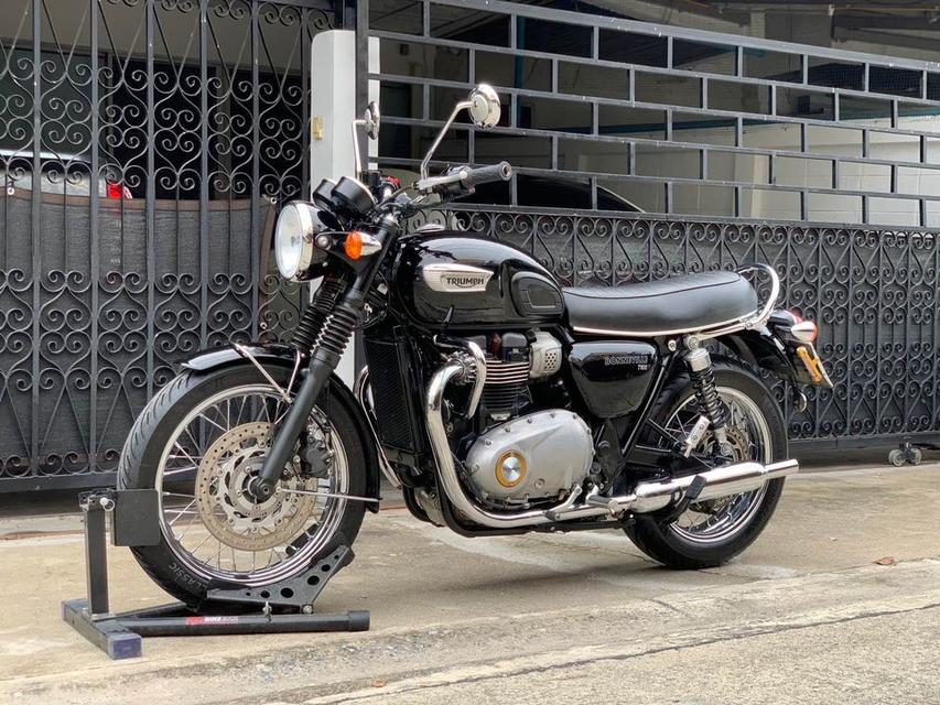 Triumph Bonneville T100 2017 Oil Cool 5