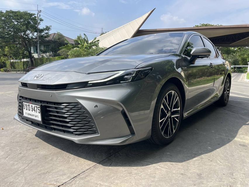 TOYOTA CAMRY 2.5 HEV PREMIUM 2025 สีเทา ไมล์น้อย 1,200 กิโลเมตร