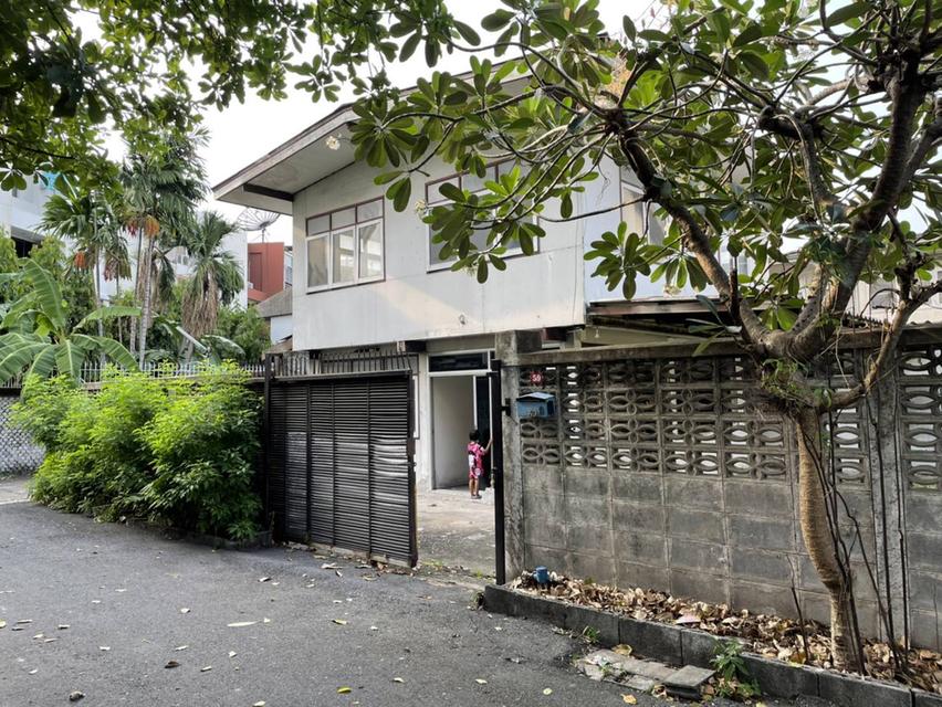 House for sale sukhumvit 71 ขายบ้านเดี่ยวพร้อมที่ดินสุขุมวิท 71 ปรีดีพนมยงค์ 14 เนื้อที่ 60 ตร.ว ที่ดินสุขุมวิท ใกล้บีทีเอสพระโขนง เอกมัย 087-9074045