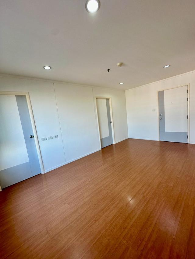 คอนโดมิเนียม ลุมพินีพาร์ค ติดรถไฟฟ้า 4