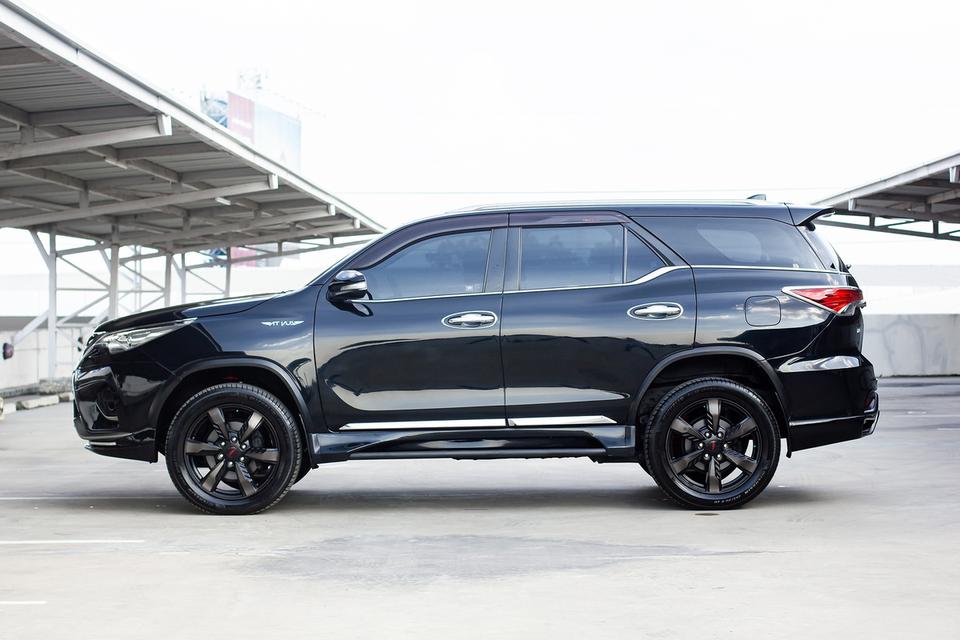 TOYOTA Fortuner TRD Sportivo 2.8 [4x4] Blacktop 11