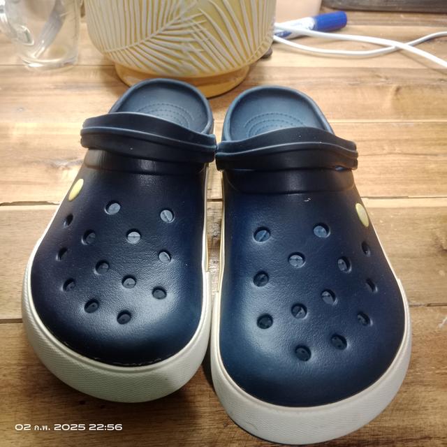 รองเท้า CROCS มือ2 แท้ 100% สีน้ำเงิน ขนาด M8 หรือ เบอร์ 41 ยาว25.5-26ซม. สภาพเกิน80% ราคา359฿ ค่าส่ง39฿ สอบถามข้อมูลเพิ่มเติม Line : @992pqepo 8