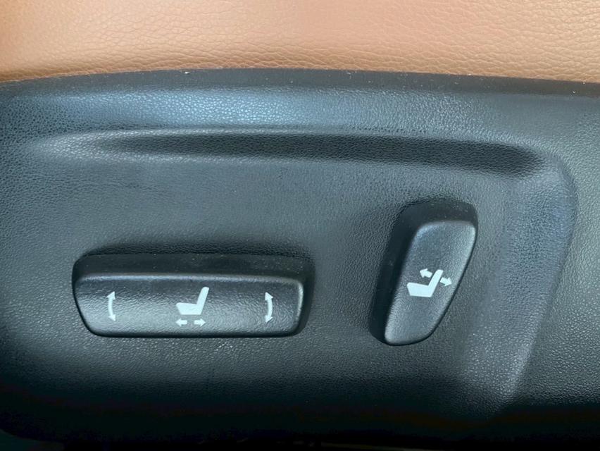 ขาย Toyota Camry 2.0G ปี18 12