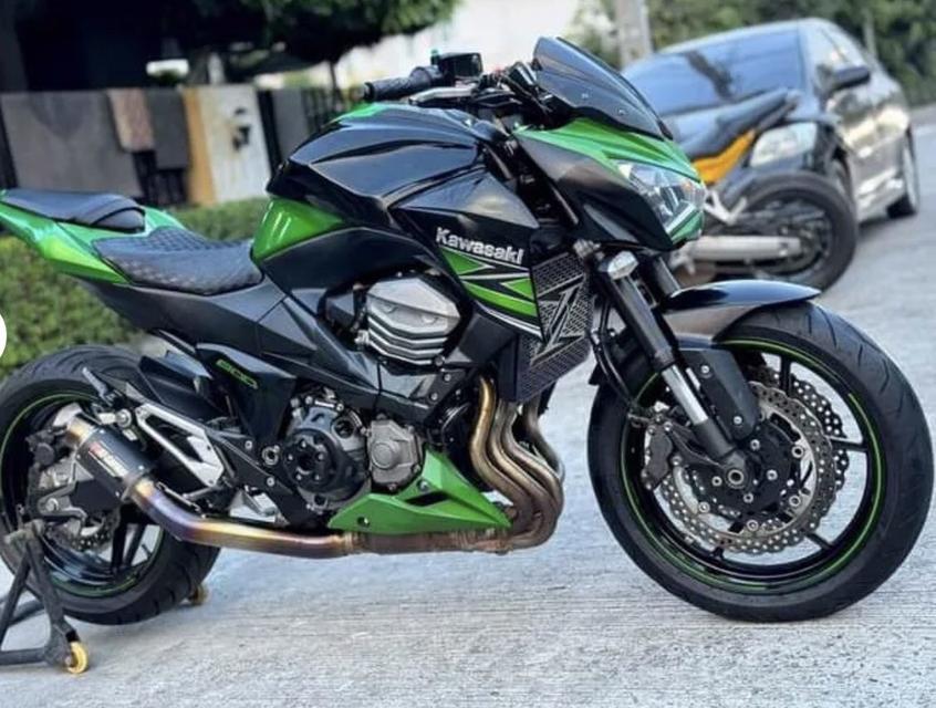 Kawasaki Z800 สีเขียวดำ 3