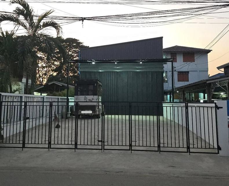 ให้เช่าโกดังพร้อมออฟฟิศ สภาพใหม่ ซอยกรุงเทพกรีฑา 35 / พื้นที่โกดัง 240 ตารางเมตร 2