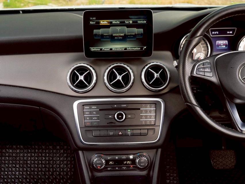 ขาย Benz Gla200 1.6Urban ปี16 10