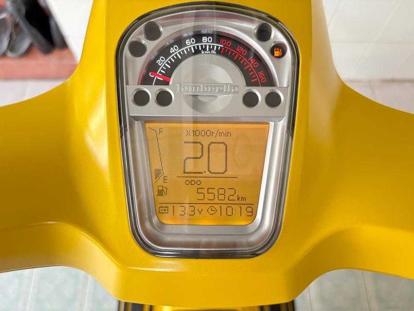 V200 GP สีเดิมโรงงาน ถังสวยไม่บุบ สภาพพร้อมขับ รถมือเดียว ใช้งานน้อย มีรับประกัน เครื่องดี ศูนย์ดี ชุดสีไร้รอย วิ่ง5000 ปี67