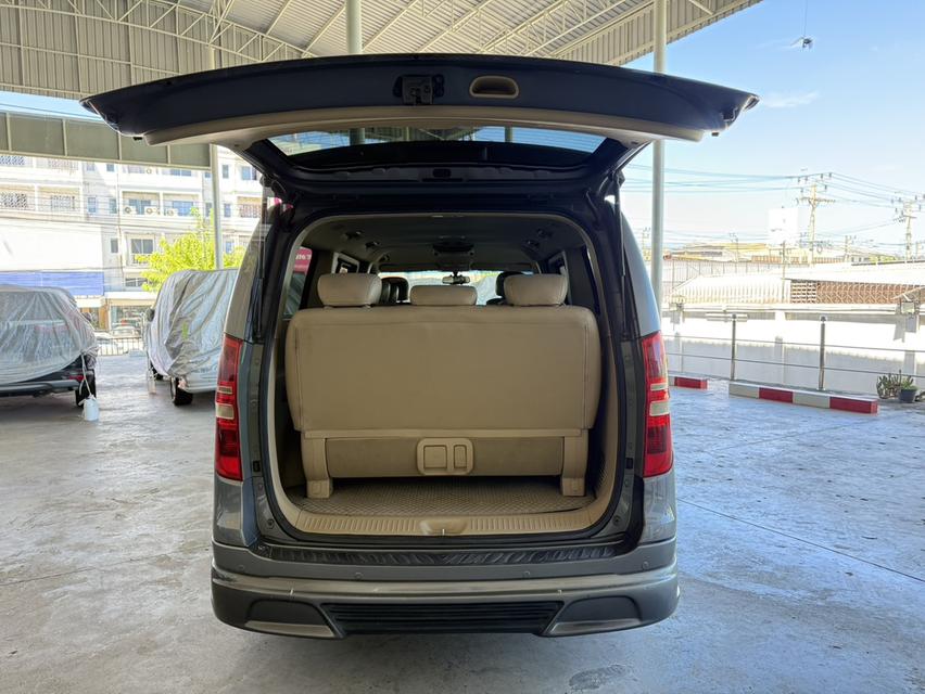 🚐 2011 HYUNDAI H1, DELUXE  รุ่น TOP สุด สีเทา ออโต้ รูปที่ 10