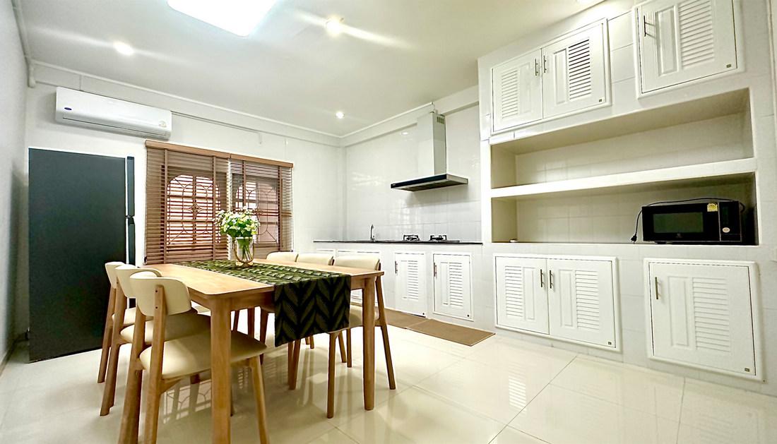 หมู่บ้านรังสิยา อุดมสุข 58 ให้เช่าบ้านเดี่ยวรีโนเวทใหม่ 70 ตารางวา 4 ห้องนอน 4 ห้องน้ำ ตกแต่งครบ ใกล้รถไฟฟ้าสีเหลือง ศรีอุดม 5