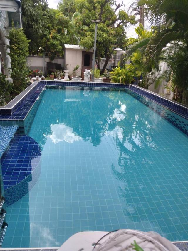 ขายบ้านเดี่ยวมีสระว่ายน้ำส่วนตัว และห้องคาราโอเกะ ถนนพัฒนาการ พื้นที่ใหญ่เหมาะครอบครัว 6