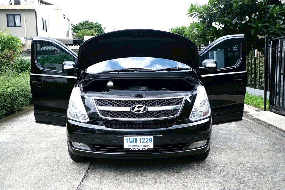 Hyundai H-1 2.5 Deluxe ปี2011 สีดำ ออโต้ ดีเซล ไมล์ 1xx,xxx km.