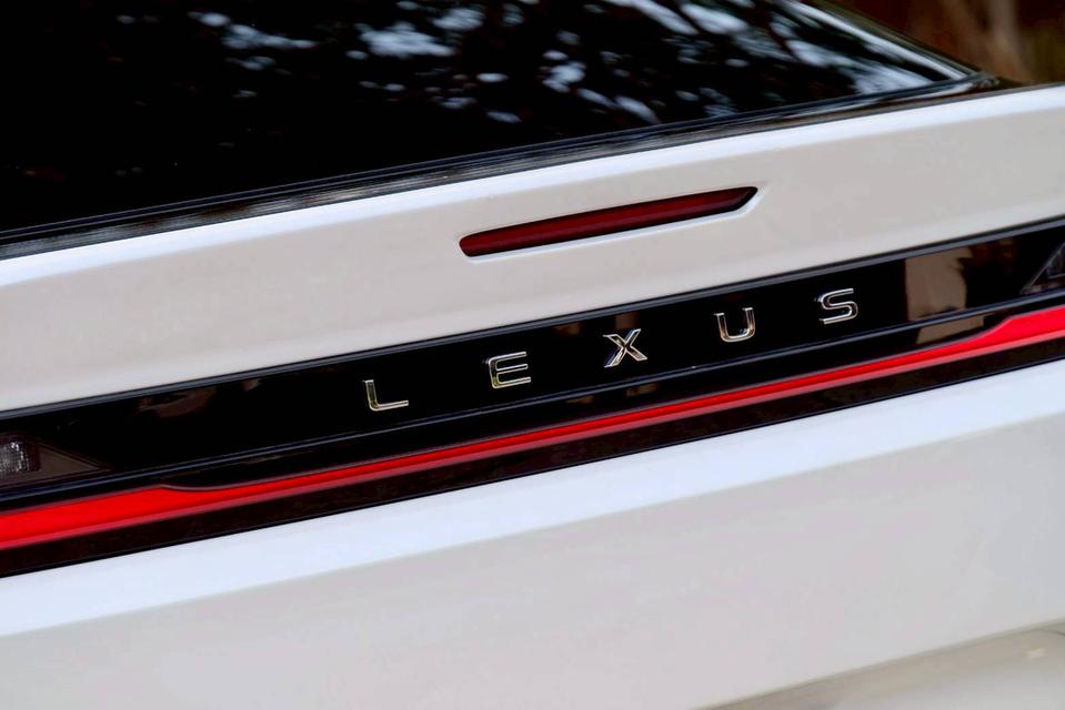 Lexus RZ450e Premium ปี 2024 รถหรูสภาพใหม่ ถูกกว่าป้ายแดงเป็นล้าน รูปที่ 8