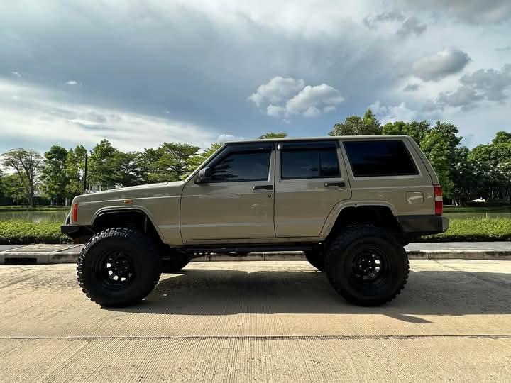 Jeep Cherokee สีสวย 6