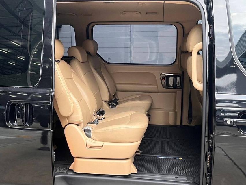 Hyundai H1 Elite ns ปี 2022 สีดำ รหัส KPC53 12