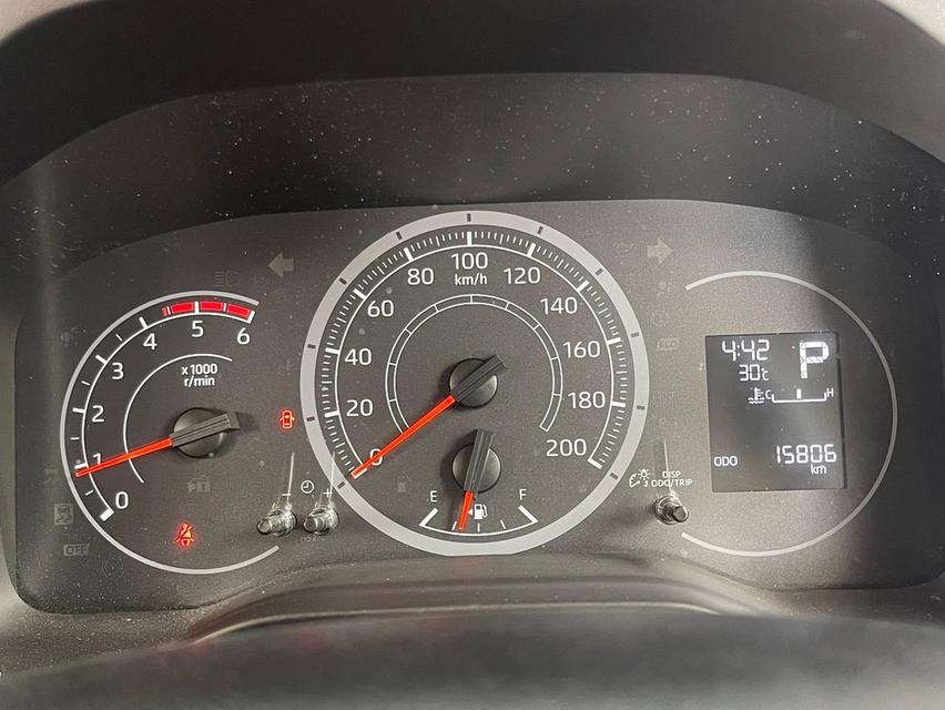 TOYOTA COMMUTER 2.8 2024   17