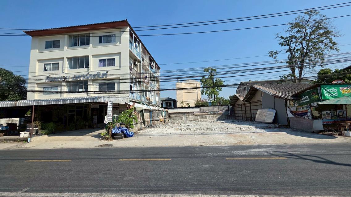 ที่ดินติดถนนข้างอพาร์ทเมนต์ว่างให้เช่า 1