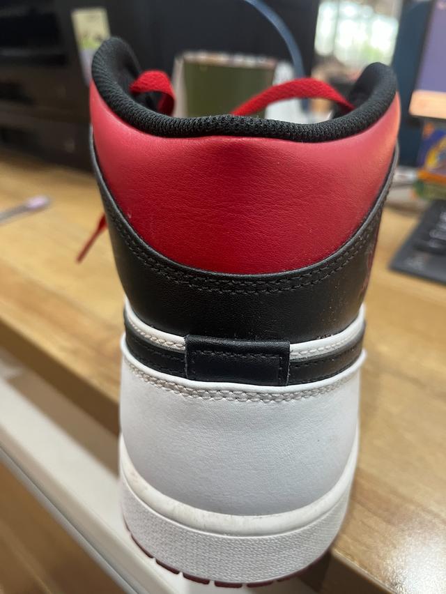 Nike Air Jordan 1 Mid รูปที่ 5