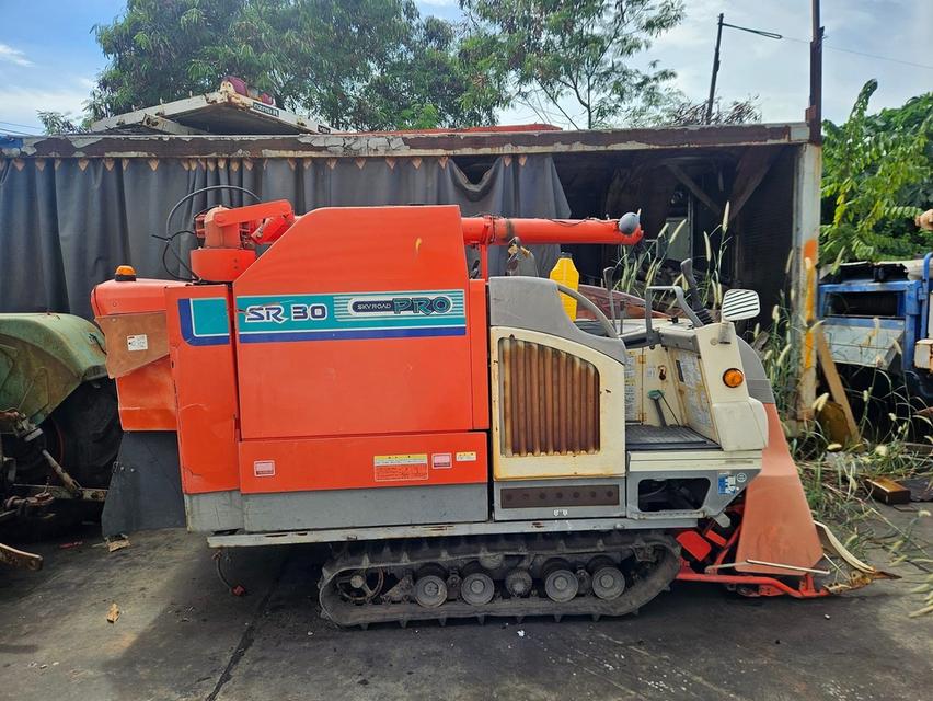 ขายรถเกี่ยวข้าวเล็ก Kubota SR30 3