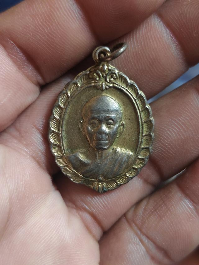 เหรียญกะหลั่ยทอง หลวงพ่อคูณ ปริสุทโธ วัดบ้านไร่รุ่นศิริมงคล กูให้รวย จ.นครราชสีมา