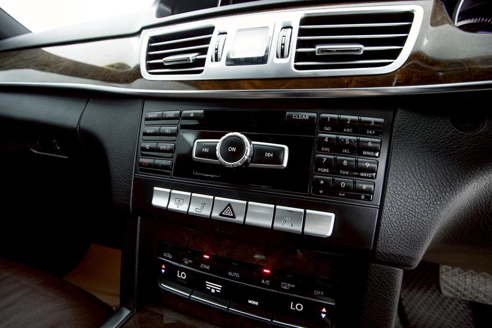 BENZ E-CLASS E300 BLUETEC HYBRID 2014E-Class W212 โฉม LCI หรู คลาสสิก ประหยัด รูปที่ 10