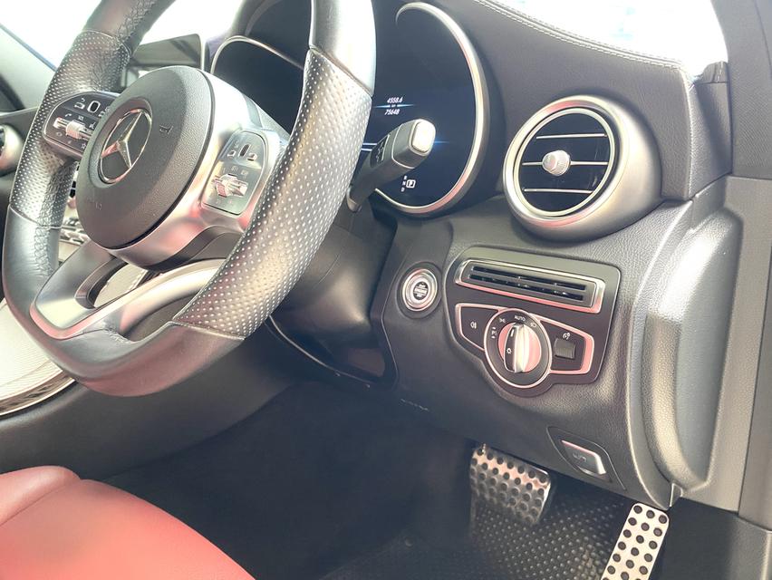 2019 MERCEDES BENZ C220d AMG Dynamic รถมือเดียว เบาะหนังแดง