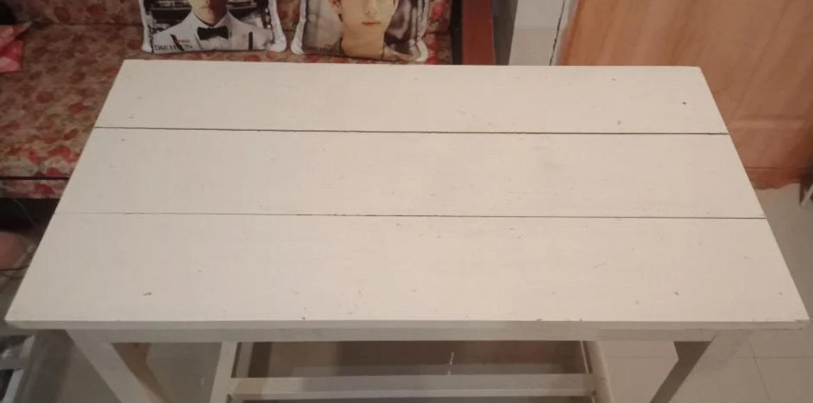 โต๊ะไม้สีขาว 2