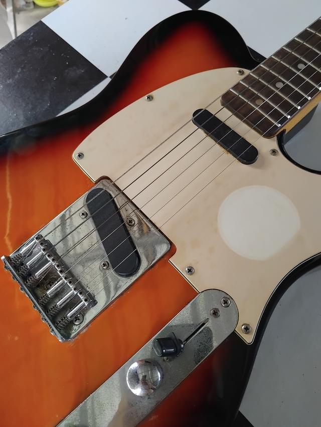 ขายกีต้าร์ squier telecaster รุ่น California series สีซันเบิร์ท ของแท้ สภาพนางฟ้า ราคา 5,000 บาท