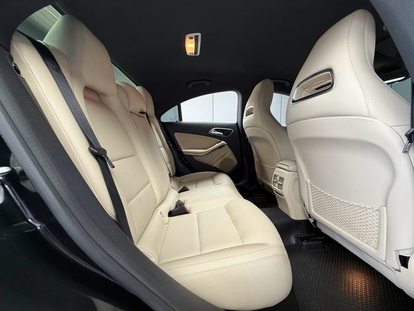 2017 BENZ CLA-CLASS, 200 โฉม W117 ปี13-20 สีดำ เกียร์ออโต้ เครื่องเบนซิน รถบ้านแท้ รุ่นใหม่ Facelift รูปที่ 14
