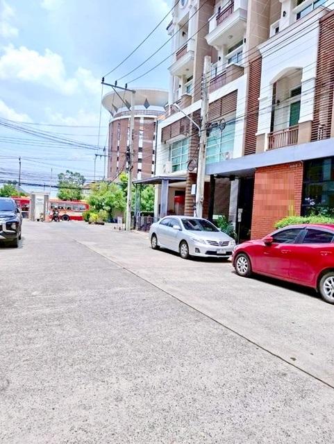 แยกโพธิ์แก้ว ให้เช่าทาวน์โฮม 4 ชั้น นวมินทร์ 81-91 อ่างอาบน้ำขนาดใหญ่ 3 นอน 5 น้ำ MRT บางกะปิ 3.3กม.ตลาดอินทรารักษ์ 650 