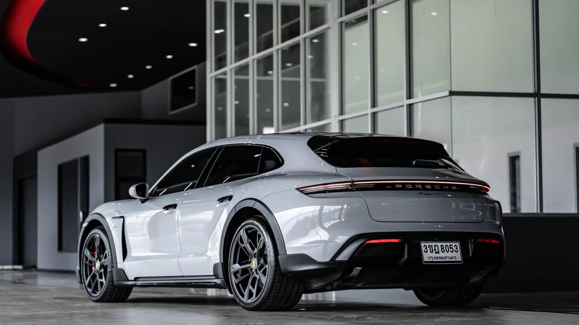 รูปหลัก Porsche Taycan 4S Cross Turismo ปี 2022 สีขาวฟ้า รุ่น TOP OPTION
