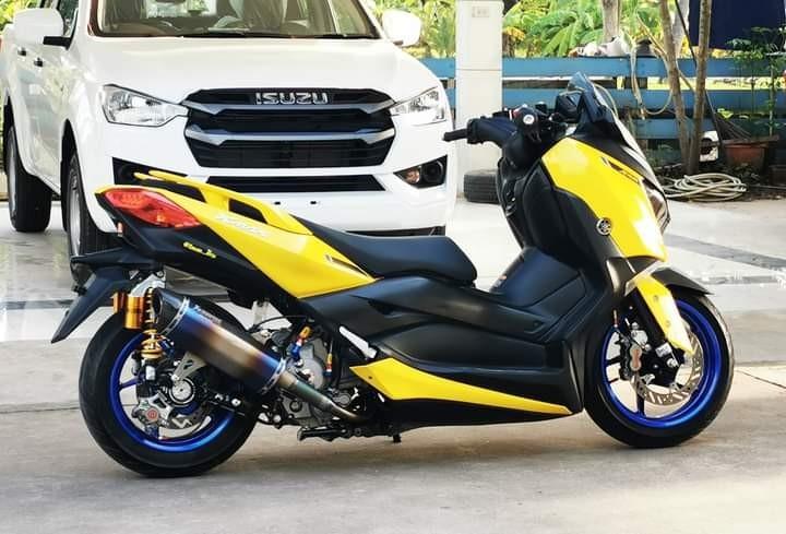 Yamaha x-max สีเหลือง 2