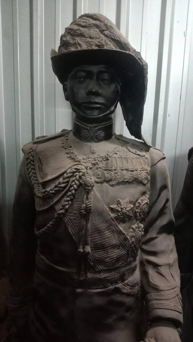 651.พระบรมรูปหล่อในหลวงรัชกาลที่ 6 พระบาทสมเด็จพระปรเมนทรมหาวชิราวุธฯ พระมงกุฎเกล้าเจ้าอยู่หัว (องค์ใหญ่) รูปที่ 2