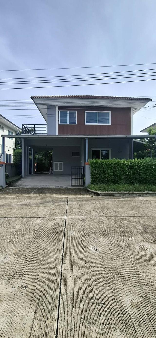 บ้านเดี่ยวสวยมาก ทำกันสาดรอบบ้าน พท.ใช้สอยเยอะ ในหมู่บ้านเพอร์เฟค พาร์คร่มเกล้า ขายขาดทุน 16