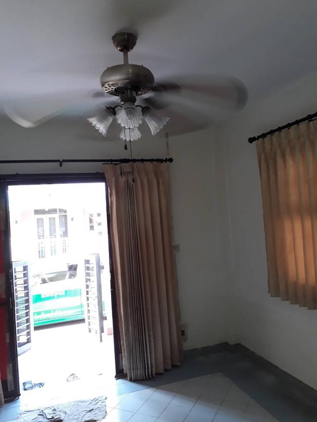 ขายบ้านทาวน์เฮ้าส์ รังสิตคลอง 3 ถูกสุดในโครงการ 10