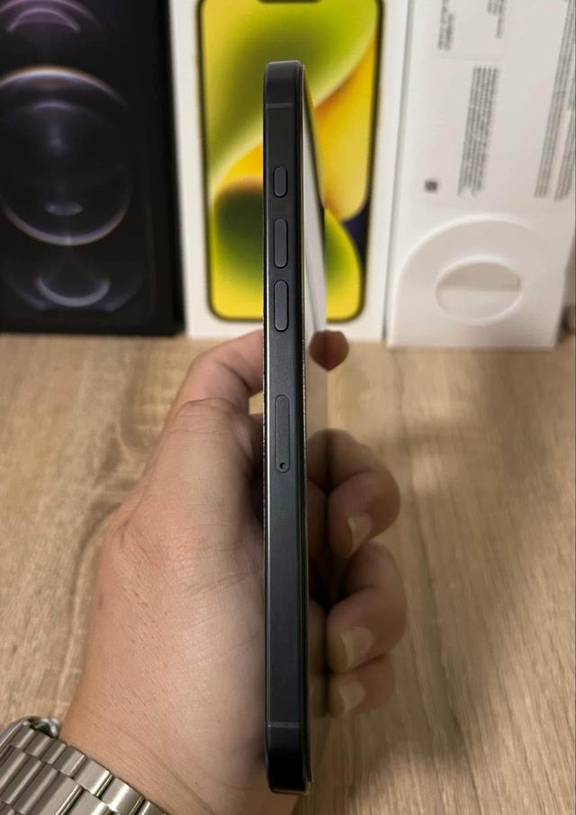 iPhone 16 pro max Color Black Titanium  2