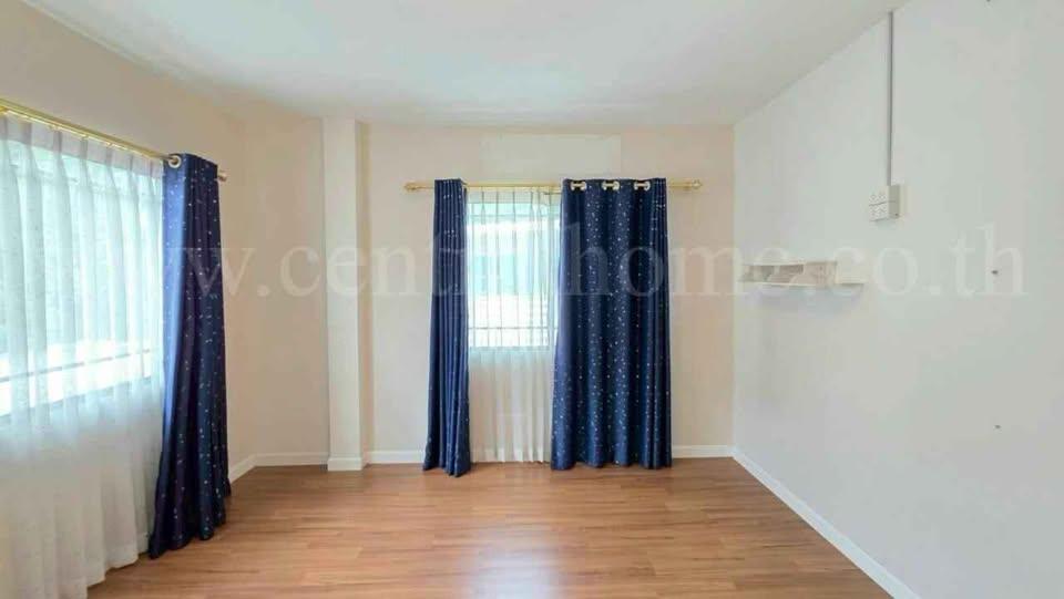 ขาย / เช่า บ้านเดี่ยว 2ชั้น หมู่บ้านมัณฑนา เลค วัชรพล ตัวบ้านอยู่โซนทะเลสาบ 12