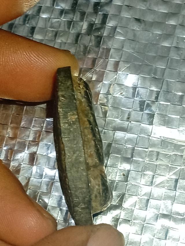 พระปิดตาหลวงปู่โต๊ะจัมโบ้ 2เพิ่งแกะออกจากกล่องถ่ายรูปสดๆเลยครับก่อนหน้านี้เรียบก่อนหน้านี้เลี่ยมกรอบกันน้ำอย่างหนาเลยเคยแขวนมานานแล้วครับถ่ายรูปให้เห็ 5