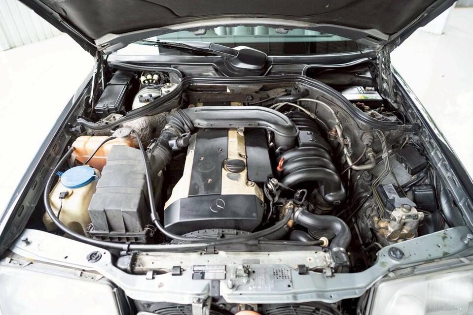 Mercedes-Benz CE280 W124 1993 (Classic Coupé) 10