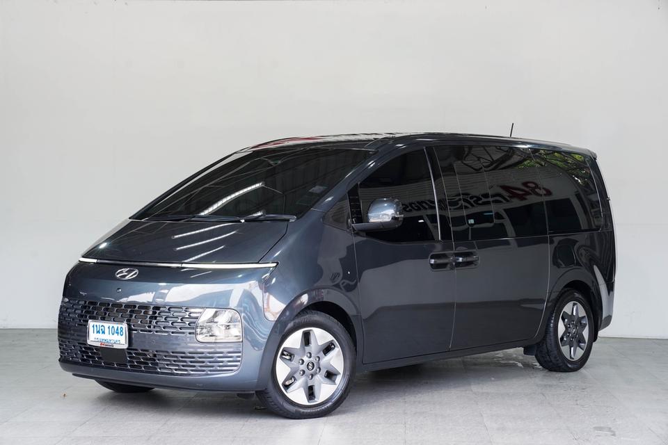 HYUNDAI STARIA 2.2 SEL AT (ปี 2021 จด 2022)ทะเบียน: 1นฉ 1048 (กรุงเทพมหานคร)สี: เทาเครื่องยนต์: ดีเซล 2200ccเลขไมล์ปัจจุบัน: 31,xxx กม.