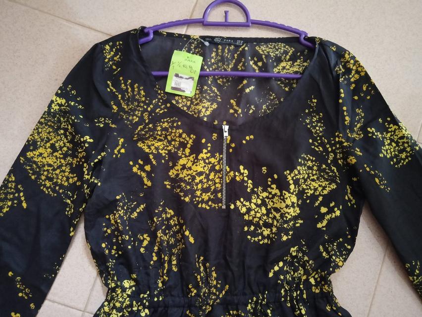 ZARA ชุดเดรสผ้าโพลีมีซับใน ลายสีทูโทนบนเนื้อผ้า สม็อคเอว แต่งซิป (ykk) ตรงช่วงอก กับปลายแขน มีกป.ข้าง สภาพดีมาก ไม่มีตำหนิ รูปที่ 2