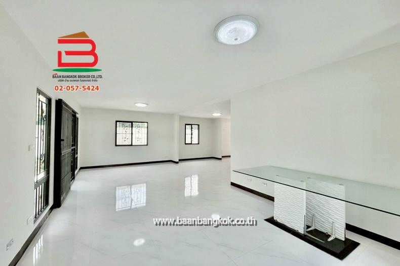 บ้านเดี่ยว หมู่บ้าน พฤกษาวิลเลจ 21 (ดีไลท์) ลำลูกกา คลอง4 เนื้อที่ 50.3 ตรว. ถนนลำลูกกา ตำบลลาดสวาย อำเภอลำลูกกา จังหวัดปทุมธานี