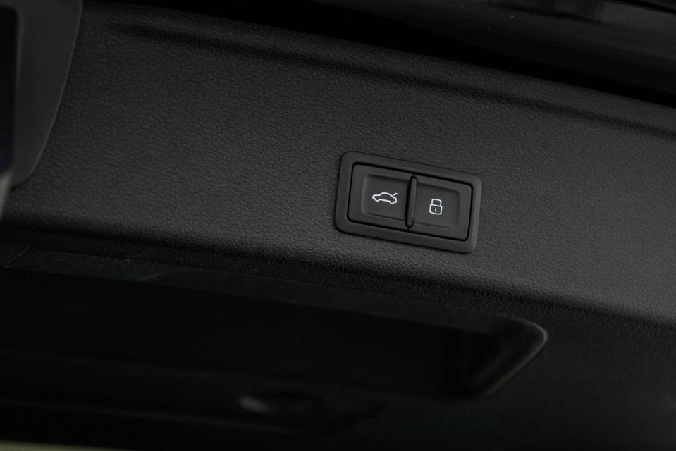 (แจ้งรหัสรถ PR2194) Audi A4 Avant 45 TFSI quattro S-Line Black Edition ปี 2020 รูปที่ 16
