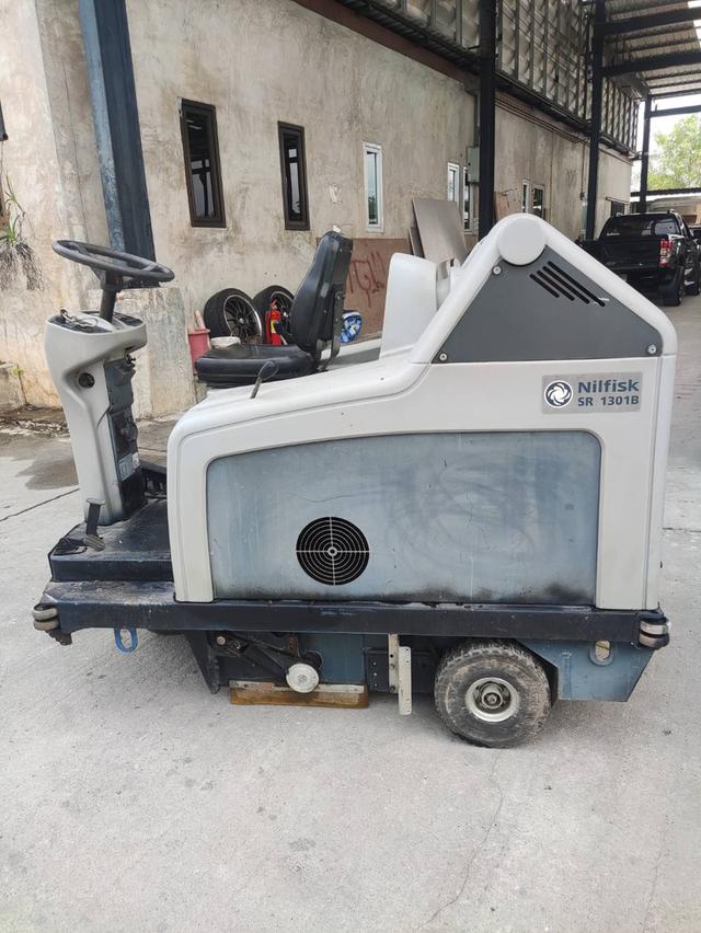 รถกวาดพื้น Nilfisk SR 1301B