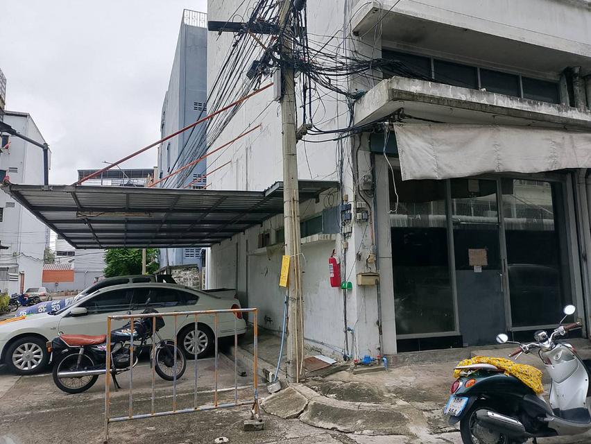 ให้เช่าอาคารพาณิชย์5ชั้น จันทน์32 มีห้องน้ำและห้องนอนทุกชั้น ใกล้สถานีรถไฟฟ้าสุรศักดิ์ มีที่จอดรถ เหมาะสำหรับทำธุรกิจหรืออยู่อาศัย 13