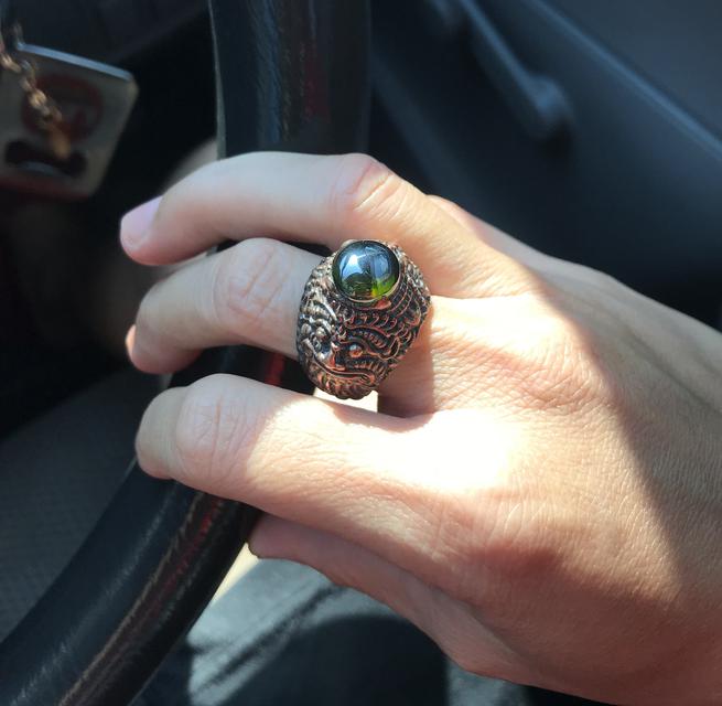 แหวนอสุรินทราหู ขนาดไซต์52 หัวแหวนเป็นเพรชพญานาคสีเขียวส่อง 3
